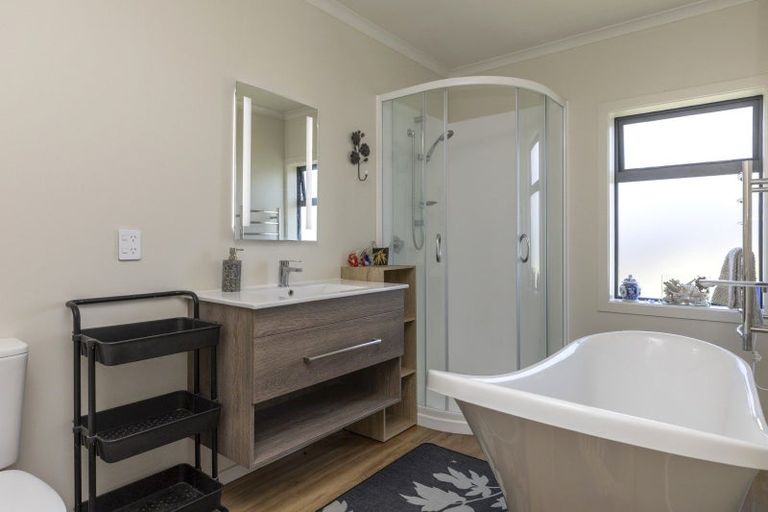 Photo of property in 1/7 Kathleen Place, Rainbow Point, Taupo, 3330