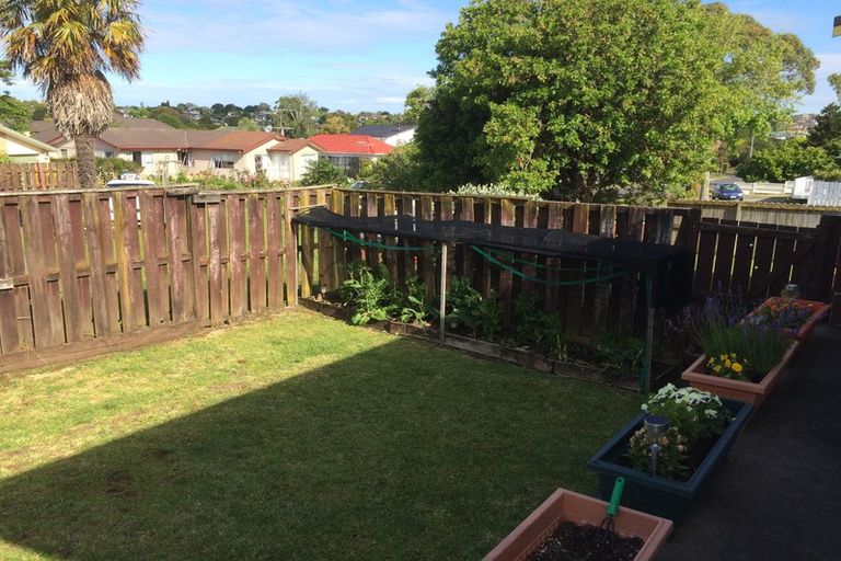 Photo of property in 27 Lisa Rise, Half Moon Bay, Auckland, 2012