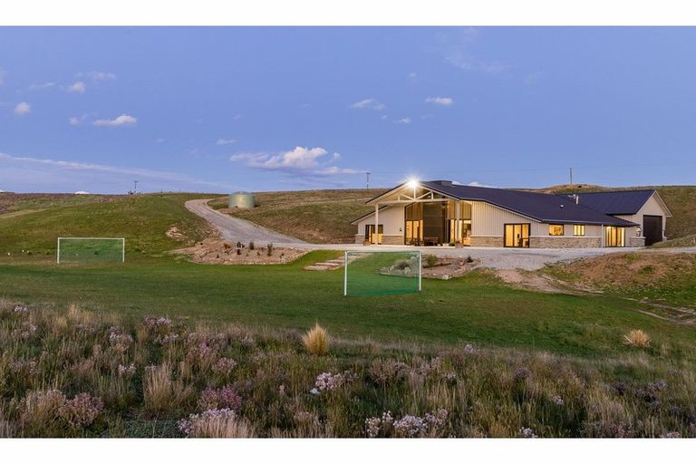 Photo of property in 211 Mcarthur Road, Springvale, Alexandra, 9391