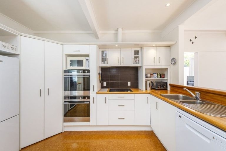 Photo of property in 23 Surrey Crescent, Hokowhitu, Palmerston North, 4410