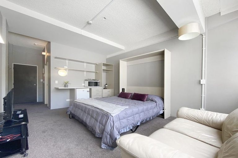 Photo of property in Sharella Living, 20 Glenmore Street, Thorndon, Wellington, 6011