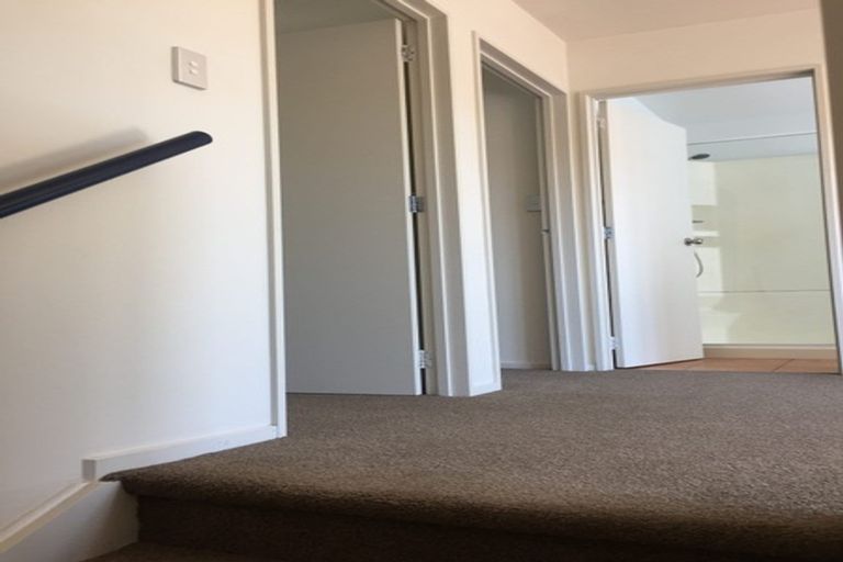 Photo of property in 1/13 John Jennings Drive, Oteha, Auckland, 0632