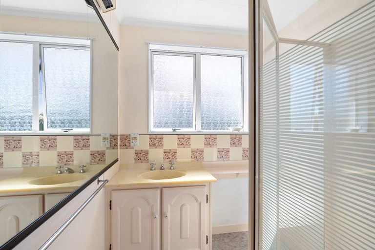 Photo of property in 3 Karaka Street, Merrilands, New Plymouth, 4312