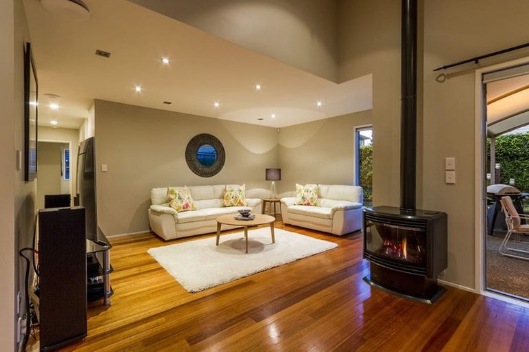 Photo of property in 14 English Oak Drive, Schnapper Rock, Auckland, 0632