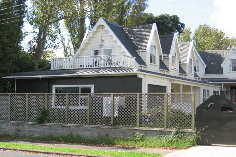 Photo of property in 45 Beaubank Road, Kelston, Auckland, 0602