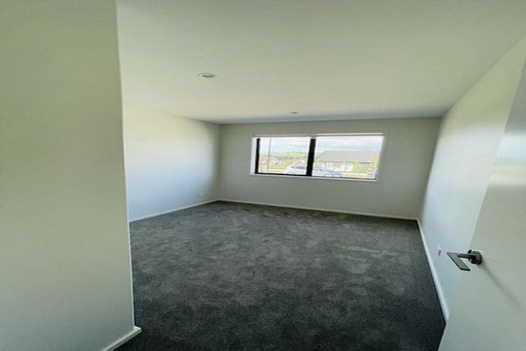 Photo of property in 31 Siren Street, Wainui, 0932