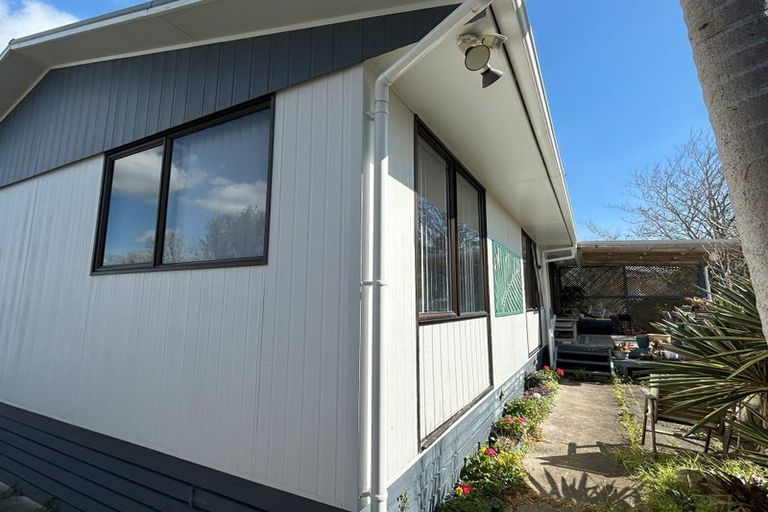 Photo of property in 2/141 Carnoustie Drive, Wattle Downs, Auckland, 2103