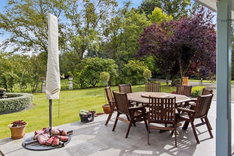 Photo of property in 302 Timaru Road, Waimate, 7978