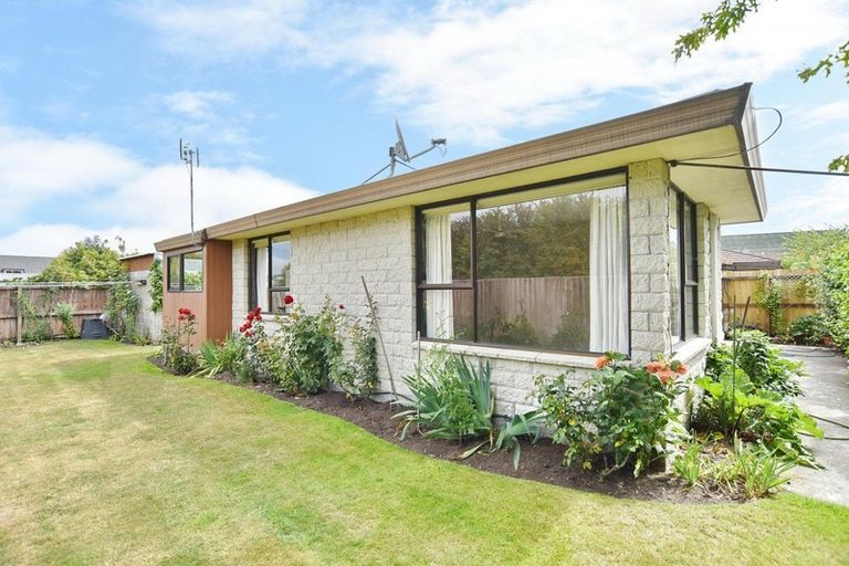 Photo of property in 2/39 Marlene Street, Casebrook, Christchurch, 8051