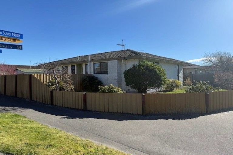 Photo of property in 76 Queenspark Drive, Parklands, Christchurch, 8083