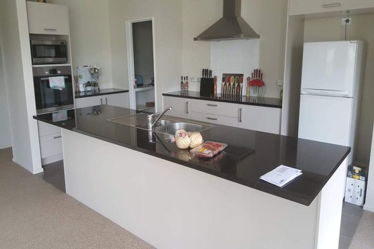 Photo of property in 8 Hedge Close, Halswell, Christchurch, 8025