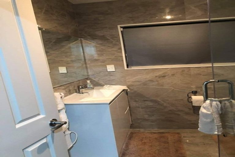 Photo of property in 17 Goodwood Drive, Goodwood Heights, Auckland, 2105