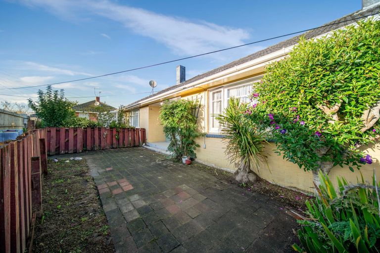 Photo of property in 2/8 Jennifer Place, Papatoetoe, Auckland, 2025