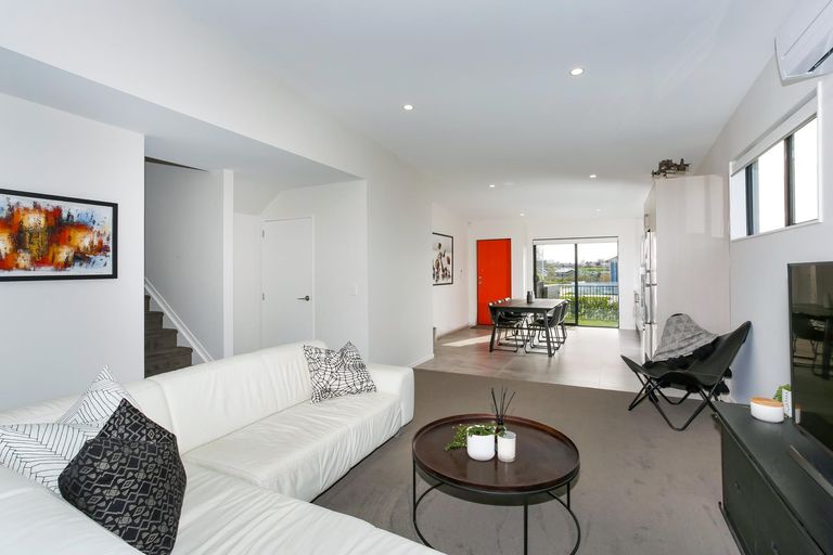 Photo of property in 12 Park Chester Road, Pukekohe, 2120
