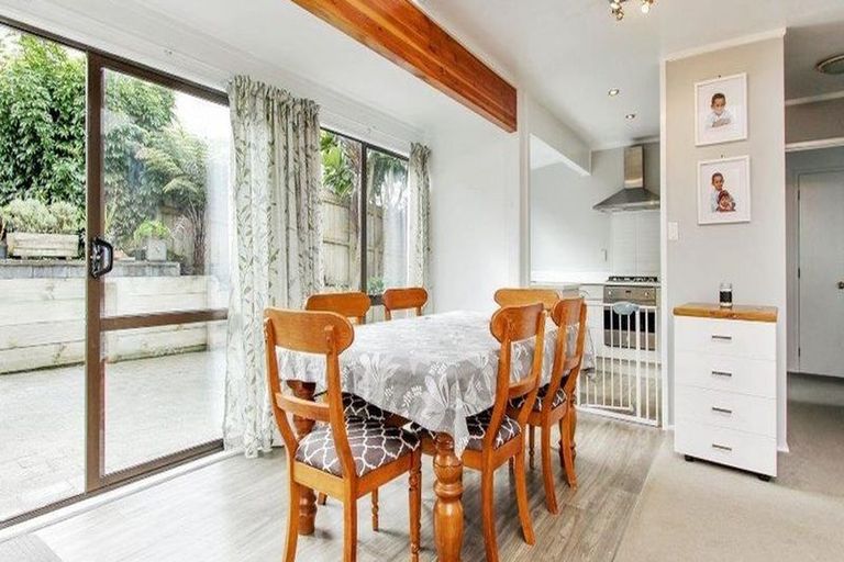 Photo of property in 1/16 Sylvan Crescent, Te Atatu South, Auckland, 0610