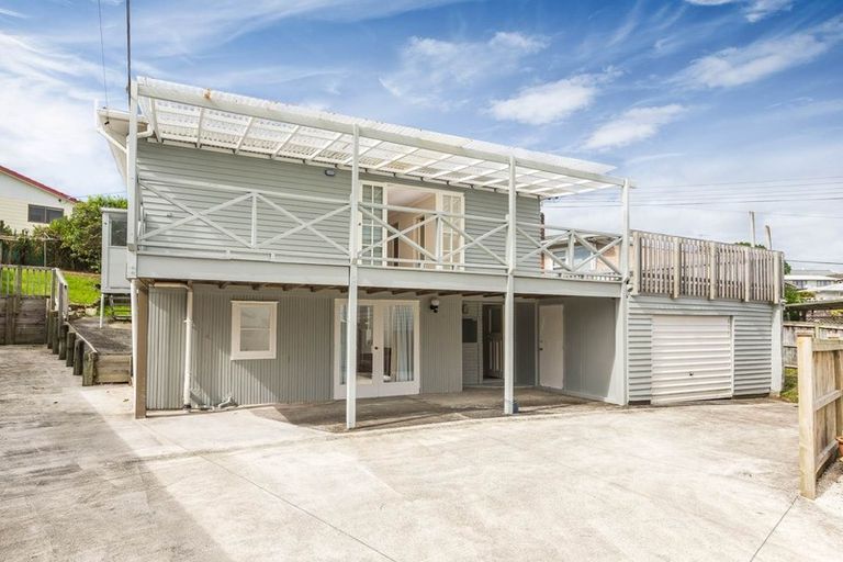 Photo of property in 4 Trinidad Road, Sunnynook, Auckland, 0620