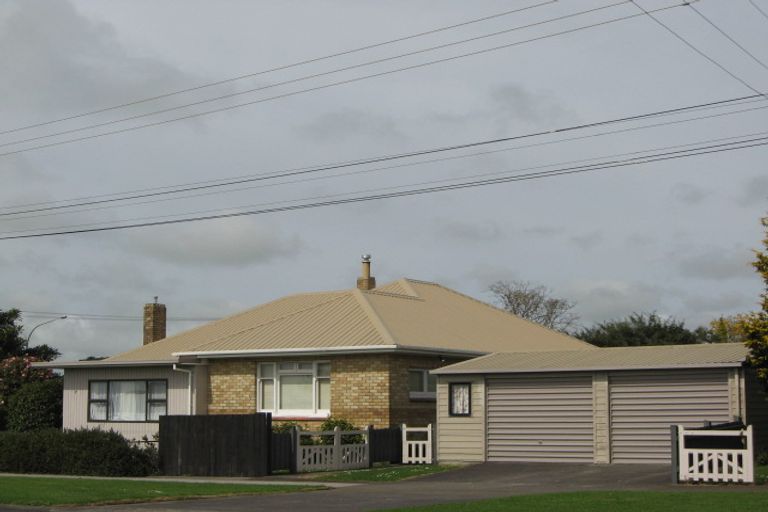 Photo of property in 17 High Street West, Waitara, 4320