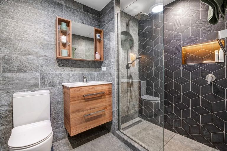 Photo of property in 4/13 Kaihu Street, Northcote, Auckland, 0627