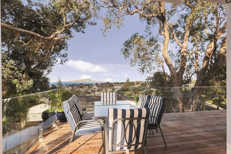 Photo of property in 11 Prospect Terrace, Milford, Auckland, 0620