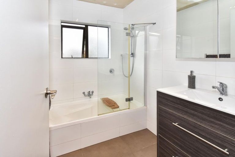 Photo of property in 156 Carnoustie Drive, Wattle Downs, Auckland, 2103
