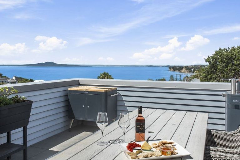 Photo of property in 2/11 Ridge Road, Waiake, Auckland, 0630