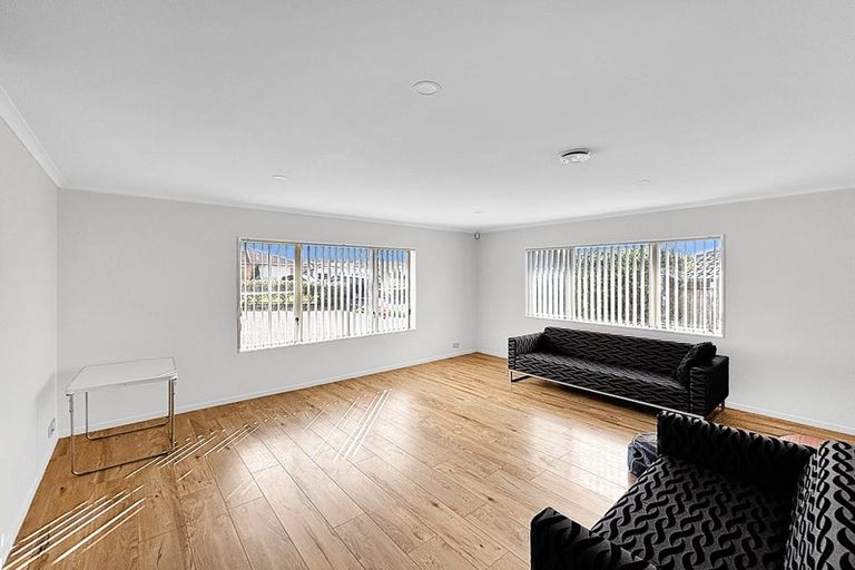 Photo of property in 60 Magic Way, Randwick Park, Auckland, 2105