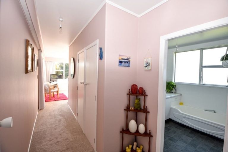 Photo of property in 2 Rahiwi Place, Lansdowne, Masterton, 5810