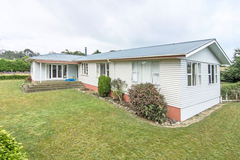 Photo of property in 72 Stanly Street, Eketahuna, 4900