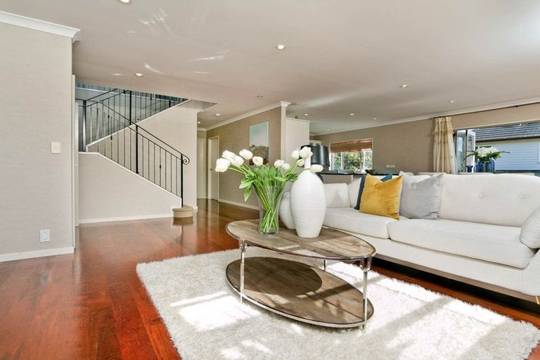 Photo of property in 7 Wye Oak Drive, Schnapper Rock, Auckland, 0632