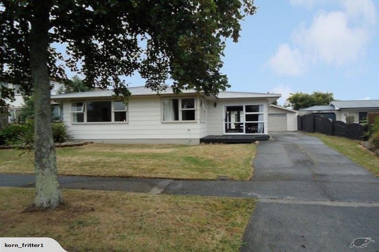 Photo of property in 18 Motuoapa Place, Kelvin Grove, Palmerston North, 4414