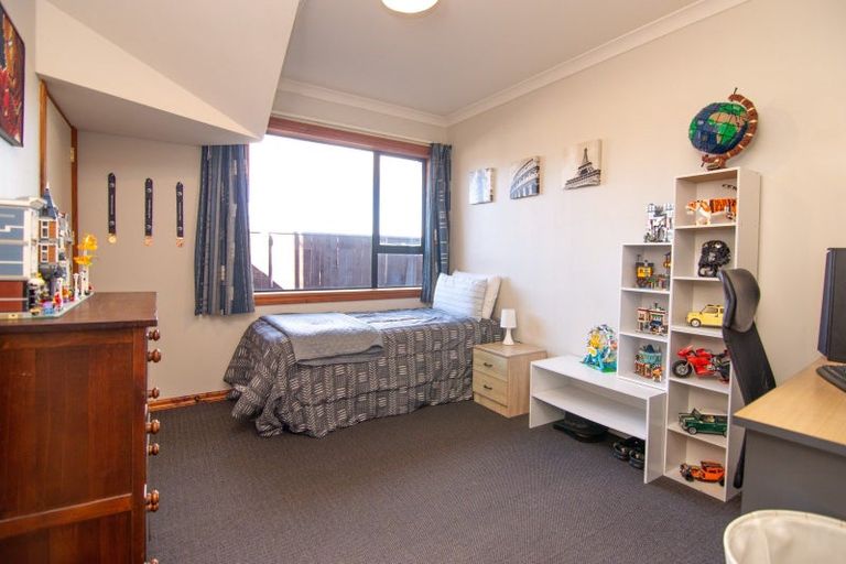 Photo of property in 7 Alpine Grove, Kelvin Grove, Palmerston North, 4414