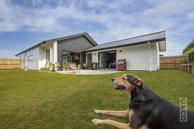 Photo of property in 83 Vinistra Road, Kumeu, 0810