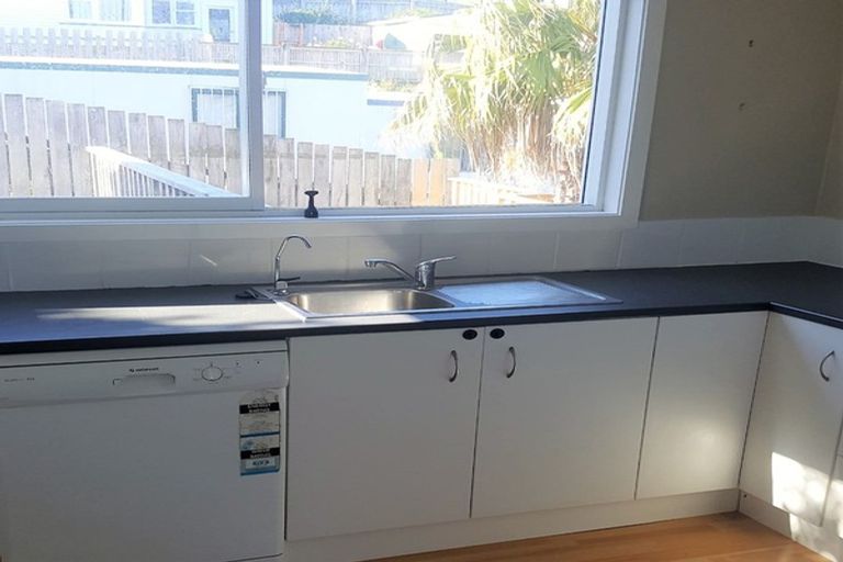 Photo of property in 98a Maupuia Road, Maupuia, Wellington, 6022