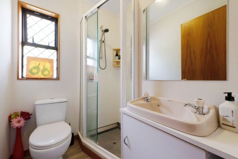 Photo of property in 16a Parklands Drive, Karori, Wellington, 6012