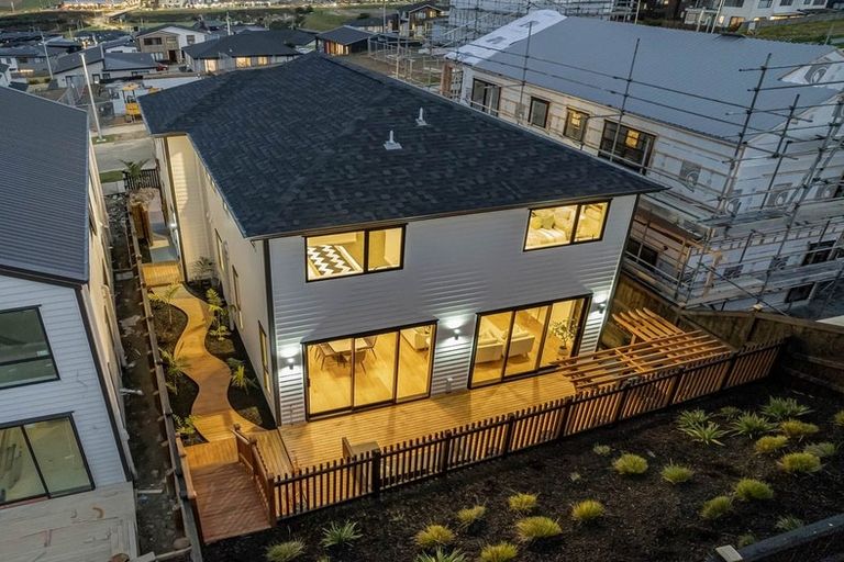 Photo of property in 14 Pakirikiri Street, Long Bay, Auckland, 0630