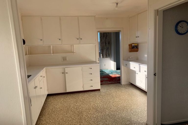 Photo of property in 6 Banksia Grove, Maungaraki, Lower Hutt, 5010