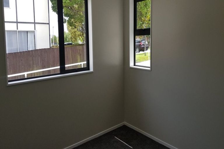 Photo of property in 71 Kenderdine Road, Papatoetoe, Auckland, 2025