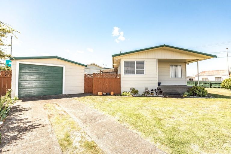 Photo of property in 1a Mosston Road, Castlecliff, Whanganui, 4501