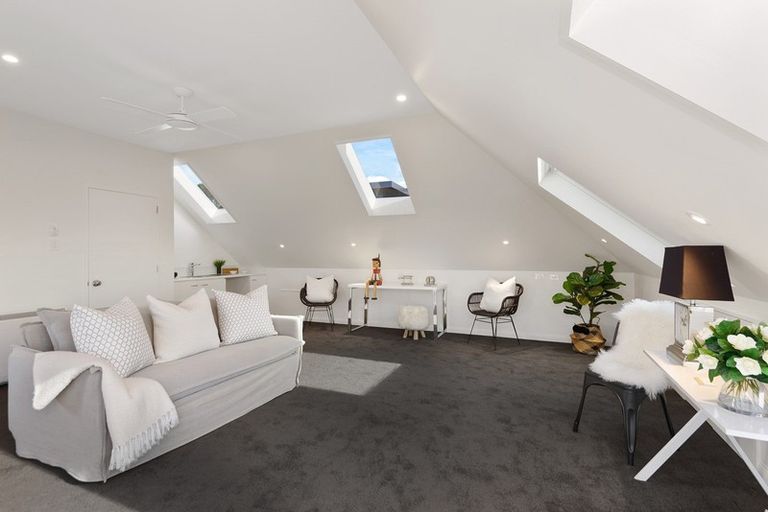 Photo of property in 27 Assisi Street, Mount Pleasant, Christchurch, 8081