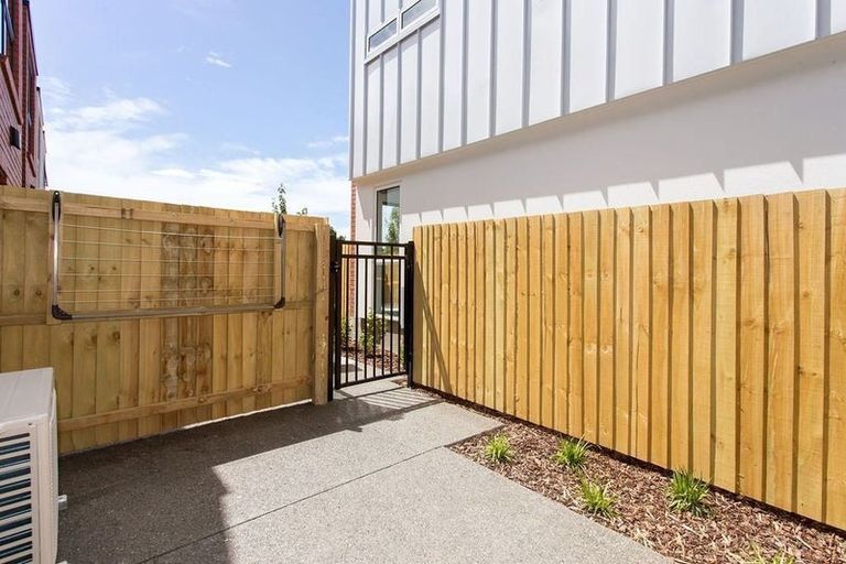 Photo of property in 2/80 Milton Street, Somerfield, Christchurch, 8024