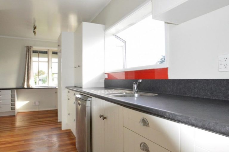 Photo of property in 16 Bartholomew Road, Levin, 5510