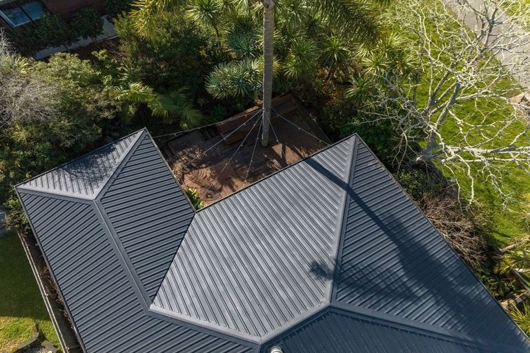 Photo of property in 1/45 Unsworth Drive, Unsworth Heights, Auckland, 0632