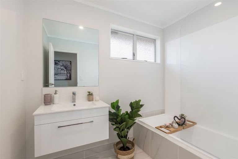 Photo of property in 41 Cleat Street, Whitby, Porirua, 5024