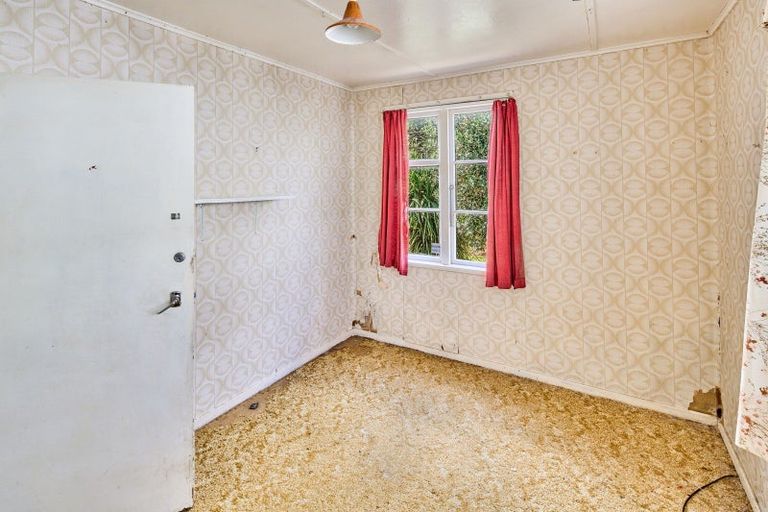 Photo of property in 96 Molesworth Street, Taita, Lower Hutt, 5011