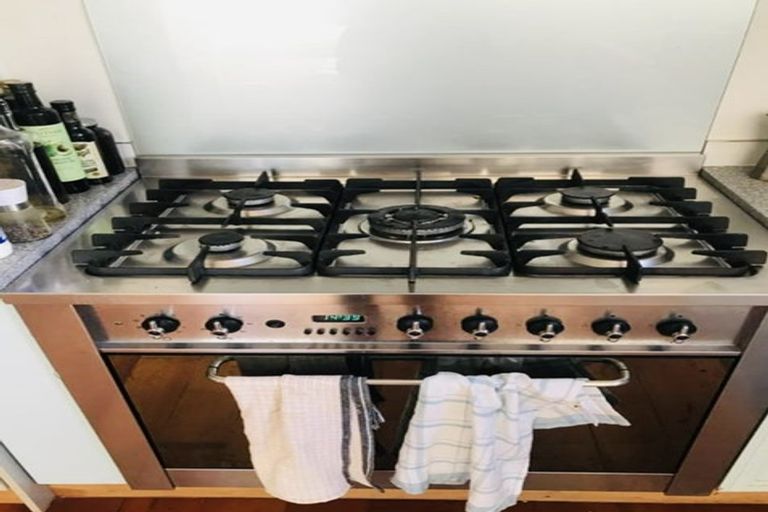 Photo of property in 19 Kenwyn Terrace, Newtown, Wellington, 6021