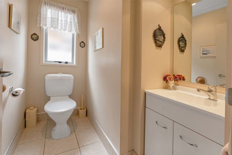 Photo of property in 100 Howe Street, Howick, Auckland, 2014