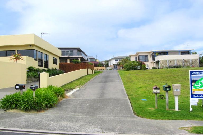 Photo of property in 5a Pacific Parade, Army Bay, Whangaparaoa, 0930