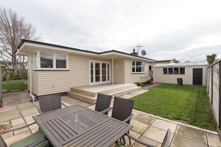 Photo of property in 4 Dover Road, St Andrews, Hamilton, 3200