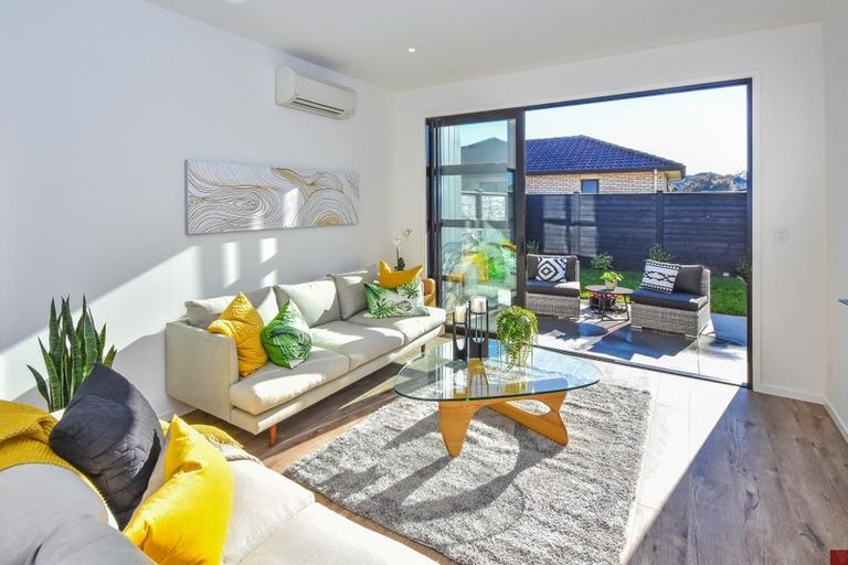 Photo of property in 22 Tapuwae Way, Mangere Bridge, Auckland, 2022