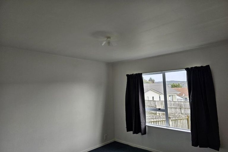 Photo of property in 33 Guadeloupe Crescent, Grenada Village, Wellington, 6037